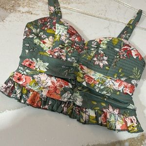 Sage floral cropped tank